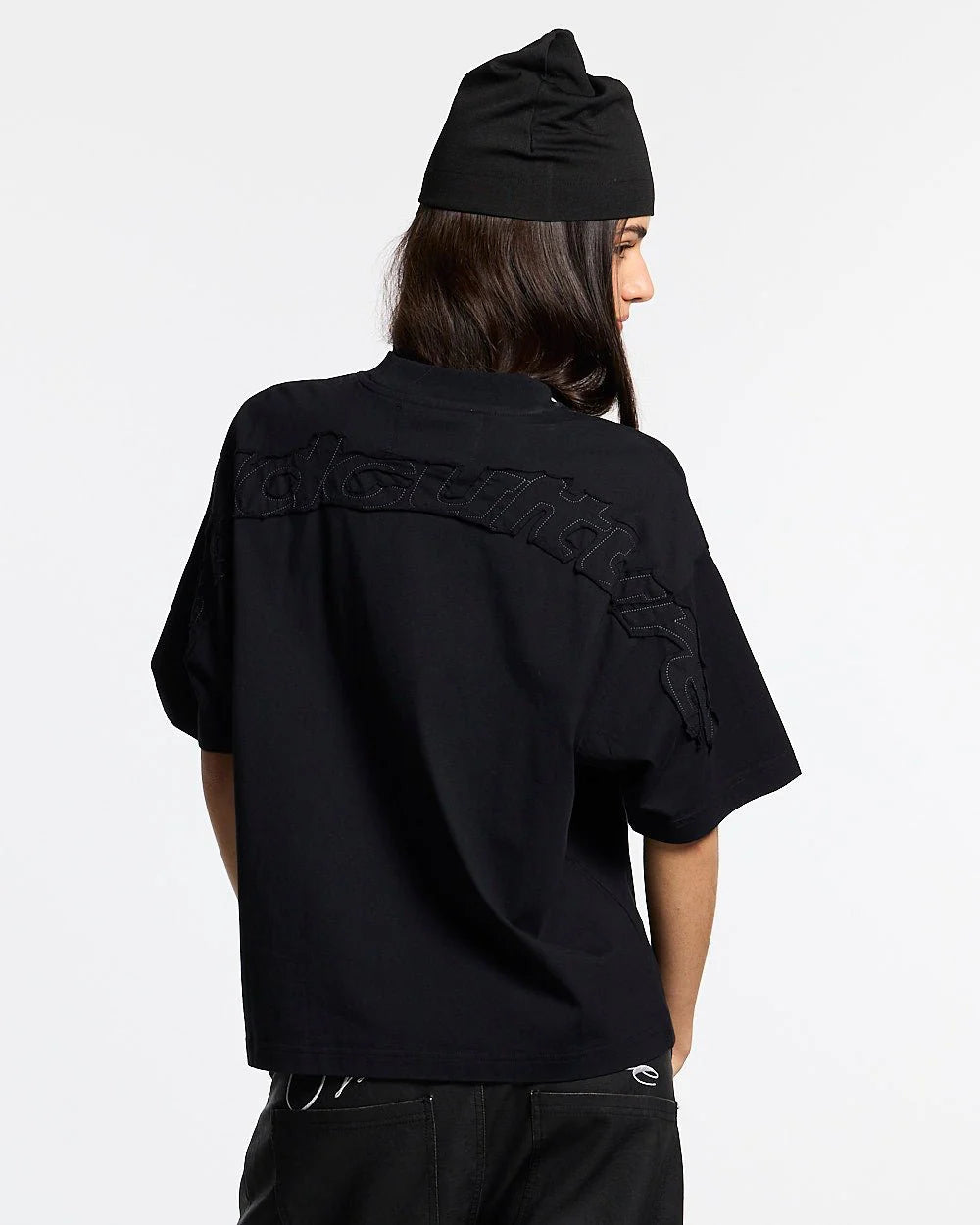 distress curved tee black