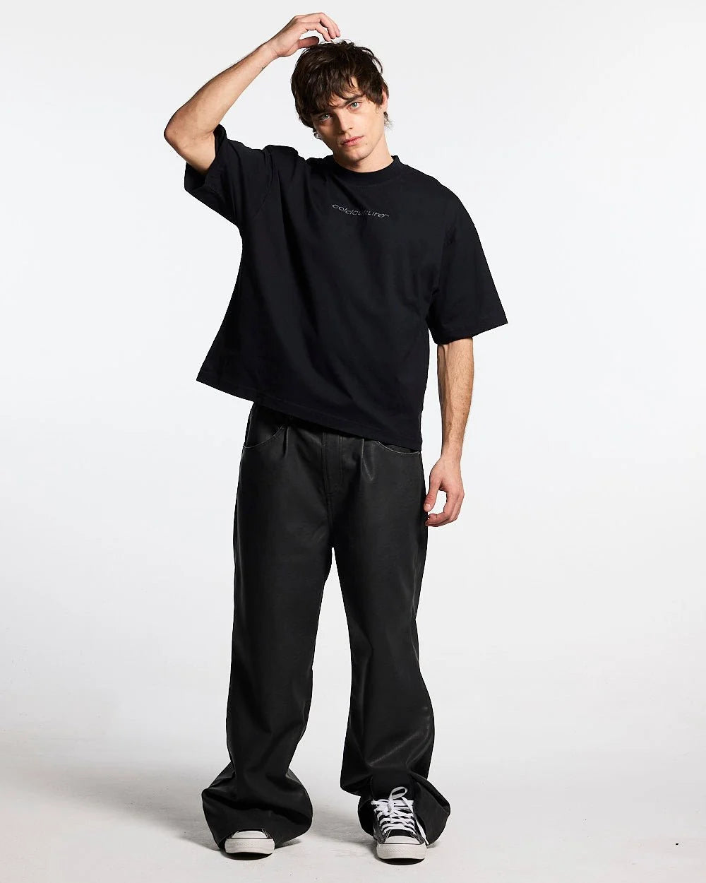 distress curved tee black