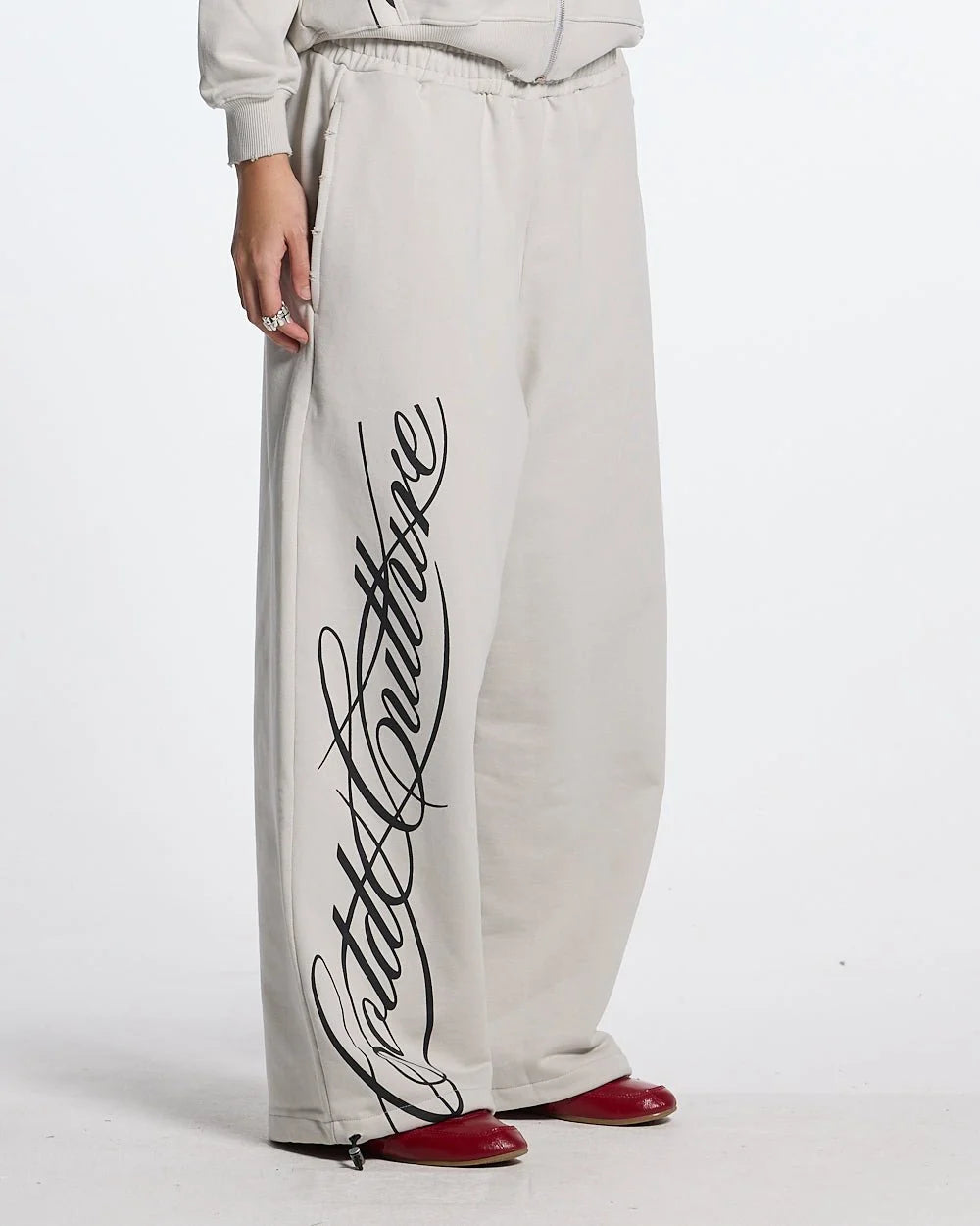 script sweatpants light grey