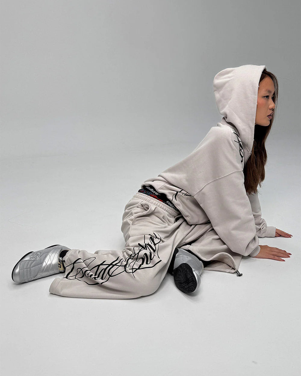 script sweatpants light grey